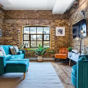 fabulous-three-bed-warehouse-conversion-apartment.brighton-hotels-england.com/
